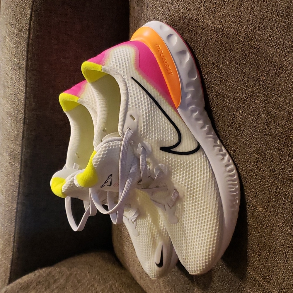 Women's Nike Renew size 8.5